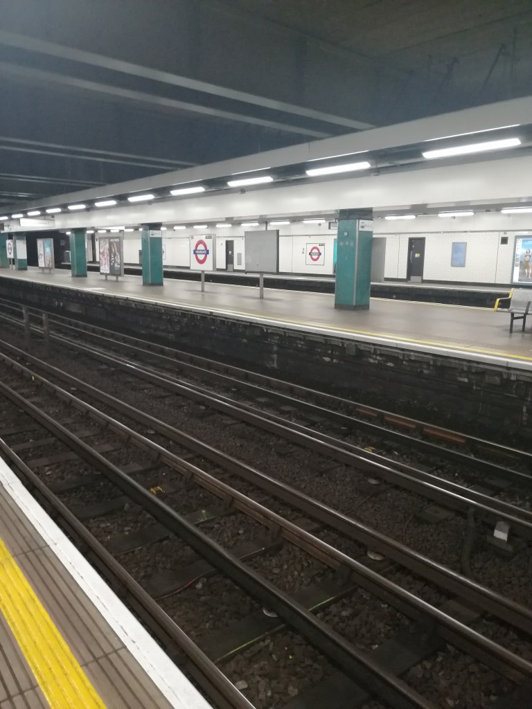 Empty platforms at Moorgate station